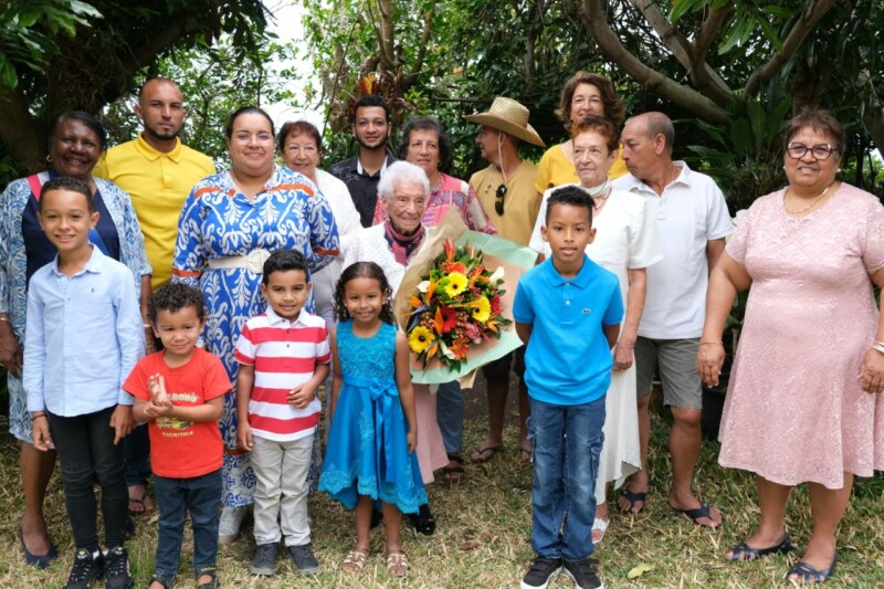 Saint-Paul, Ville Amie des Aînés, compte une centenaire supplémentaire. Louise Angèle ROUCOU célèbre ses 100 ans ce dimanche 13 novembre 2022 en présence de tous ses proches et de sa famille.