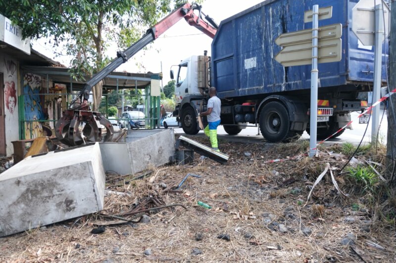 Première opération Vide Fon Kour Dann zot kartyé : ce lundi 14 novembre 2022 dans le Bassin de vie du Guillaume. Découvrez les photos prises à cette occasion.