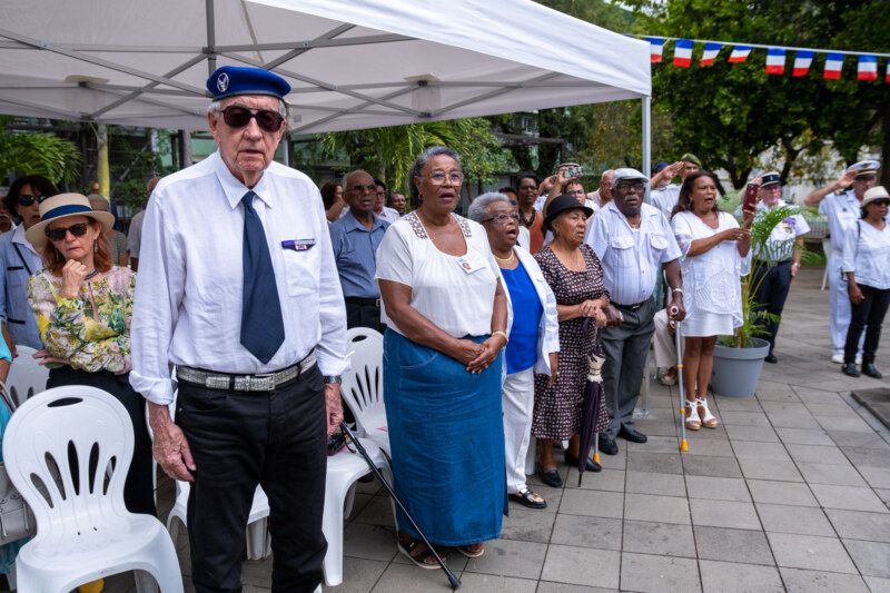 Saint-Paul accueille une belle cérémonie de passage de la Flamme du Soldat Inconnu le lundi 7 novembre 2022 au Jardin de la Liberté. Notre commune a d'ailleurs la responsabilité de garder la flamme toute cette nuit. C'est la seule ville de l'île à avoir ce privilège.
