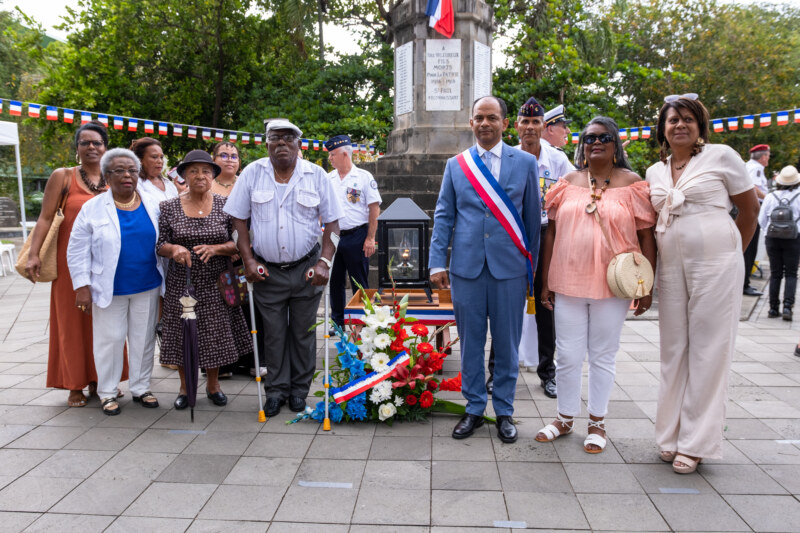 Saint-Paul accueille une belle cérémonie de passage de la Flamme du Soldat Inconnu le lundi 7 novembre 2022 au Jardin de la Liberté. Notre commune a d'ailleurs la responsabilité de garder la flamme toute cette nuit. C'est la seule ville de l'île à avoir ce privilège.
