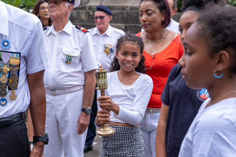 Saint-Paul accueille une belle cérémonie de passage de la Flamme du Soldat Inconnu le lundi 7 novembre 2022 au Jardin de la Liberté. Notre commune a d'ailleurs la responsabilité de garder la flamme toute cette nuit. C'est la seule ville de l'île à avoir ce privilège.