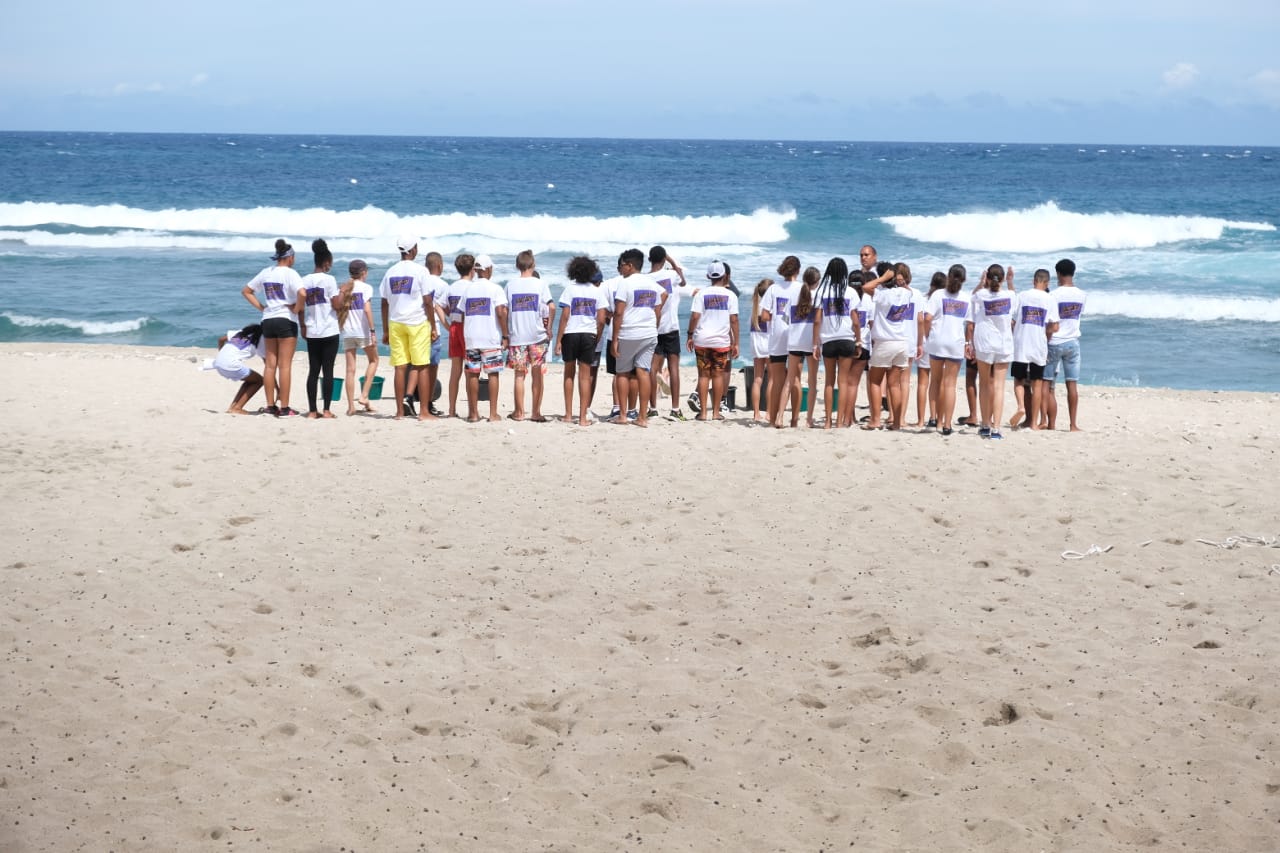 Parcours d’obstacle, sports de plage, structures gonflables… La belle plage du Cap Homard est le théâtre d’une méga beach party ce samedi 21 janvier 2023. Cet événement festif accueille des ados pour terminer les vacances en beauté.