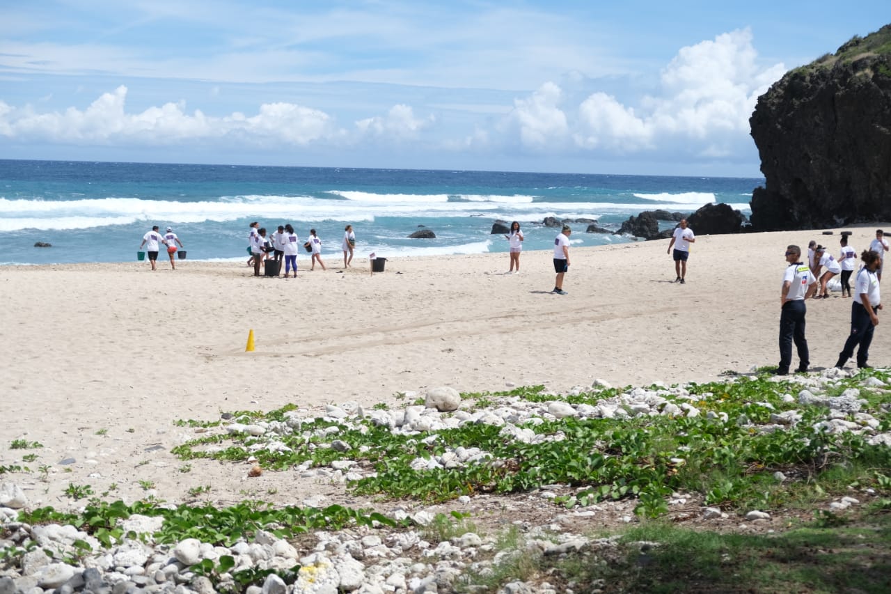 Parcours d’obstacle, sports de plage, structures gonflables… La belle plage du Cap Homard est le théâtre d’une méga beach party ce samedi 21 janvier 2023. Cet événement festif accueille des ados pour terminer les vacances en beauté.