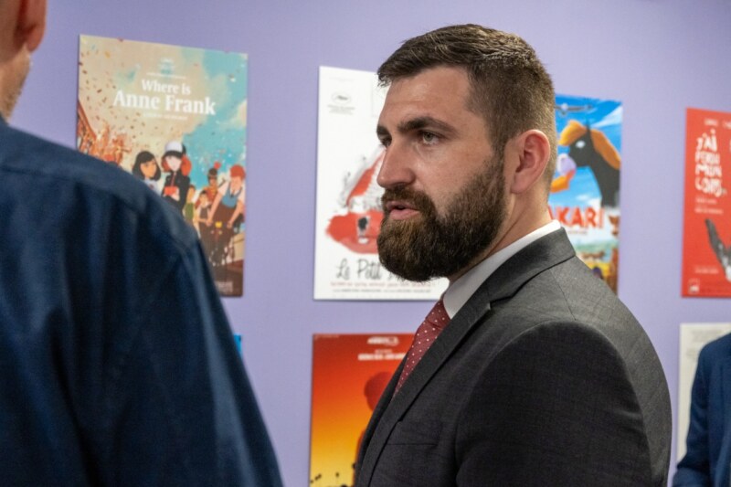 Le Maire de Saint-Paul, Emmanuel SÉRAPHIN, accueille le Député européen, le Bulgare, Andrey NOVAKOV, accompagné du Député européen, le Réunionnais, Younous OMARJEE, et du Député de la 7ème circonscription, Perceval GAILLARD, également Conseiller municipal de Saint-Paul, ce mardi 10 janvier 2023. Tous visitent la société de production et le studio d'animation français, GAO SHAN PICTURES.