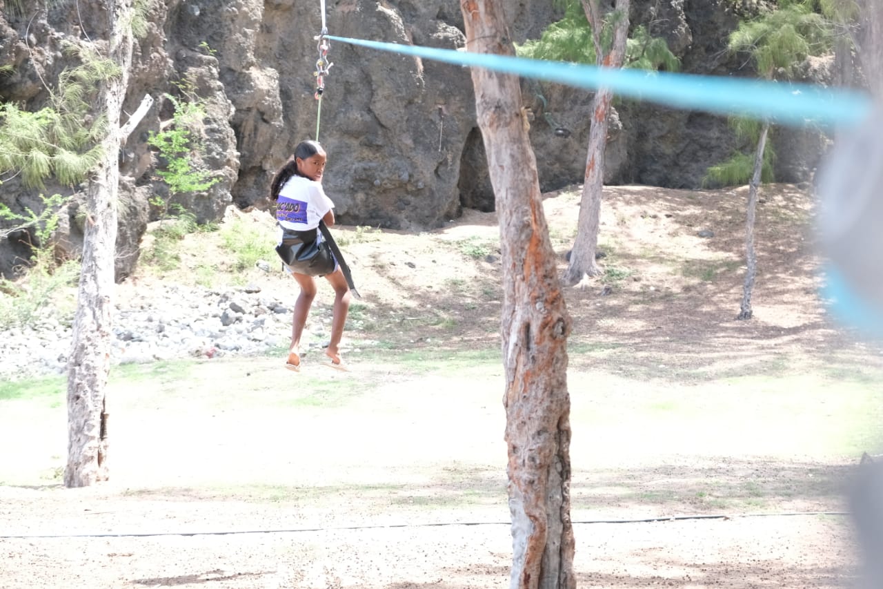 Parcours d’obstacle, sports de plage, structures gonflables… La belle plage du Cap Homard est le théâtre d’une méga beach party ce samedi 21 janvier 2023. Cet événement festif accueille des ados pour terminer les vacances en beauté.