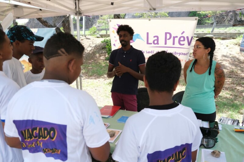 Parcours d’obstacle, sports de plage, structures gonflables… La belle plage du Cap Homard est le théâtre d’une méga beach party ce samedi 21 janvier 2023. Cet événement festif accueille des ados pour terminer les vacances en beauté.