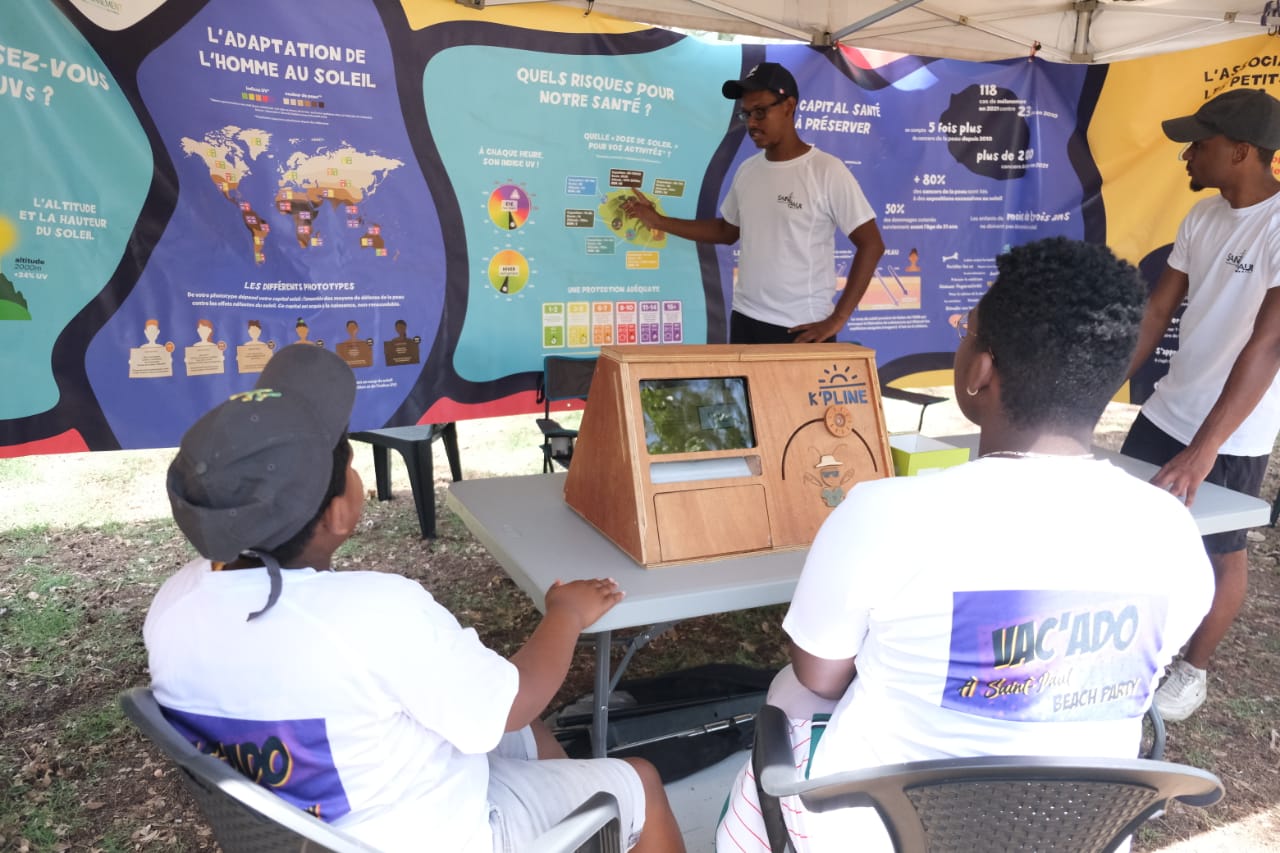 Parcours d’obstacle, sports de plage, structures gonflables… La belle plage du Cap Homard est le théâtre d’une méga beach party ce samedi 21 janvier 2023. Cet événement festif accueille des ados pour terminer les vacances en beauté.