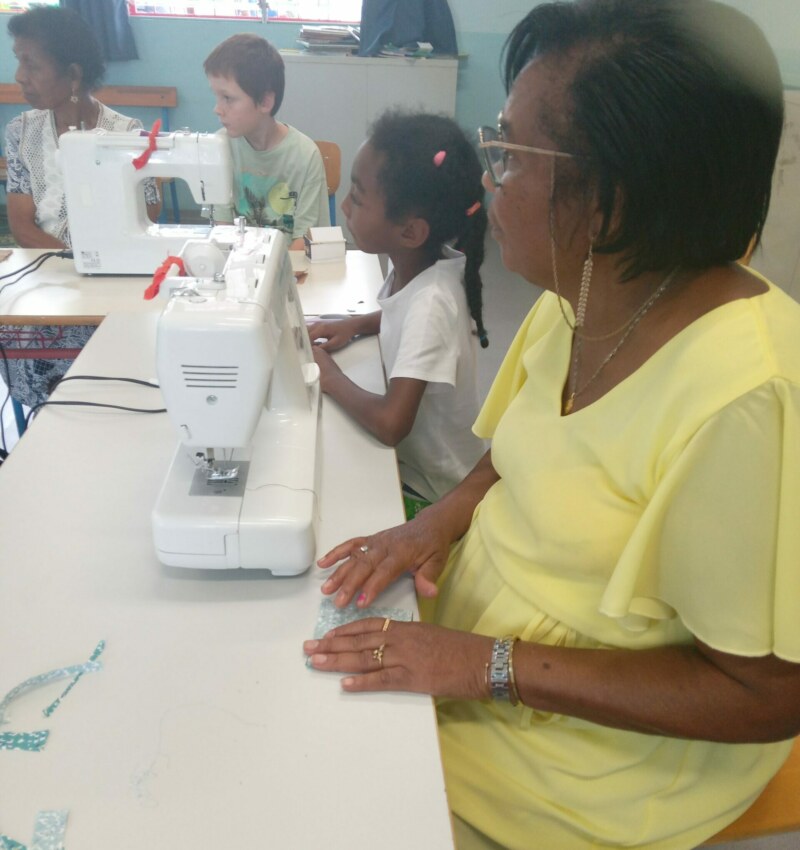 Les Accueils de loisirs sans hébergement se terminent ce jeudi 19 janvier 2023. L'occasion de revenir en images sur la rencontre intergénérationnelle récemment organisée à l'école Louise-PAYET du quartier de Bois Rouge.