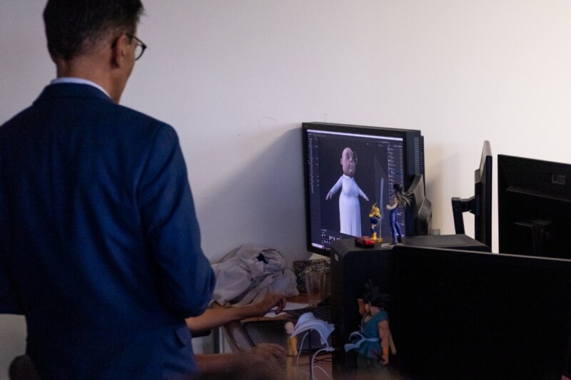 Le Maire de Saint-Paul, Emmanuel SÉRAPHIN, accueille le Député européen, le Bulgare, Andrey NOVAKOV, accompagné du Député européen, le Réunionnais, Younous OMARJEE, et du Député de la 7ème circonscription, Perceval GAILLARD, également Conseiller municipal de Saint-Paul, ce mardi 10 janvier 2023. Tous visitent la société de production et le studio d'animation français, GAO SHAN PICTURES.