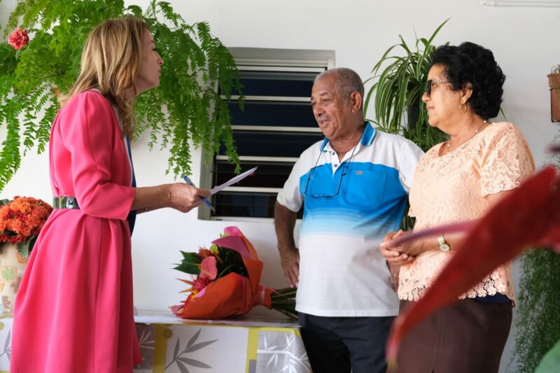 Ils se prénomment Marie-Brigitte et Georget. Ces deux Saint-Paulois célèbrent ce jeudi 5 janvier 2023 leurs 50 ans de mariage à leur kaz de la rue MERCADET dans le quartier de l’Étang. Les époux ARAUX, mariés à l’Hôtel de Ville de Saint-Paul, ont d’abord vécu leur histoire d’amour dans la rue Saint-Louis.