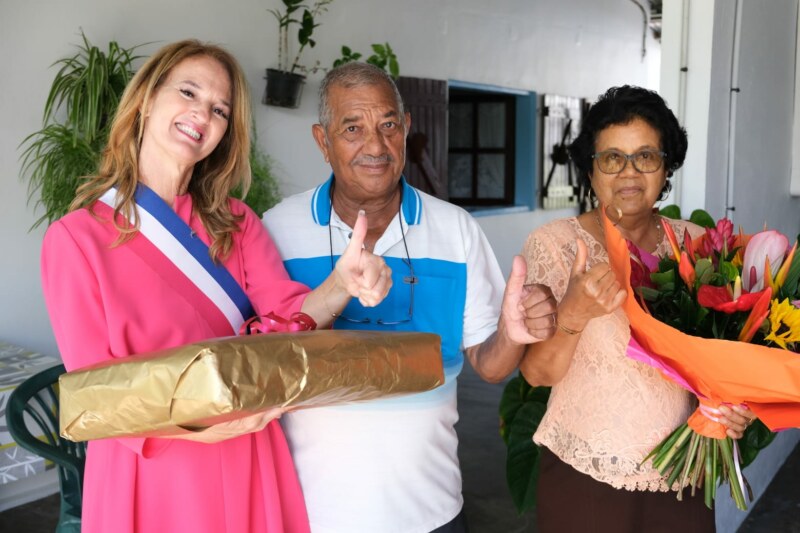Ils se prénomment Marie-Brigitte et Georget. Ces deux Saint-Paulois célèbrent ce jeudi 5 janvier 2023 leurs 50 ans de mariage à leur kaz de la rue MERCADET dans le quartier de l’Étang. Les époux ARAUX, mariés à l’Hôtel de Ville de Saint-Paul, ont d’abord vécu leur histoire d’amour dans la rue Saint-Louis.