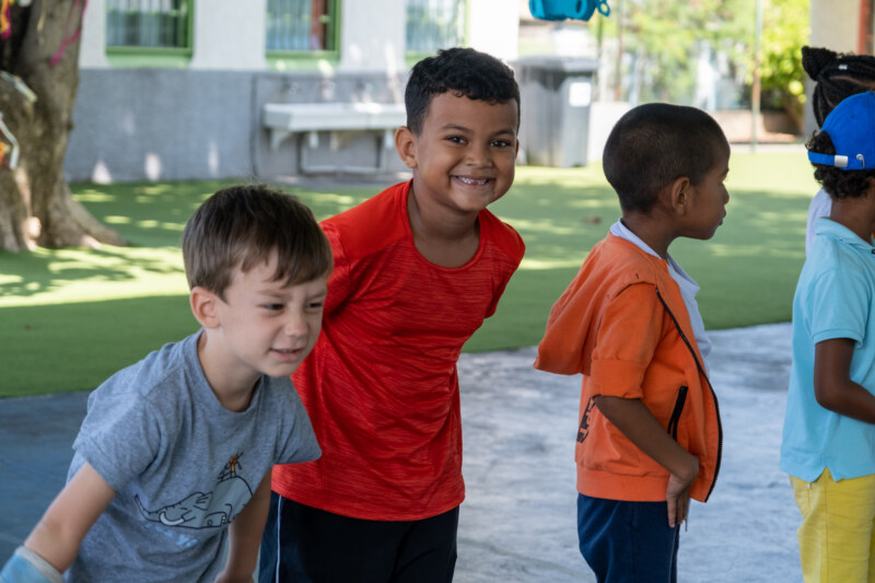 Les centres de loisirs animent le territoire Saint-Paulois. Plus de 21 structures d’Accueils de loisirs sans hébergement (ALSH) proposent aux marmay un panel d’activités diversifiées et du 2 au 19 janvier 2022 dans les Bassins de vie de Saint-Paul. Ambiance avec les photos prises à l'école maternelle de l'Étang.
