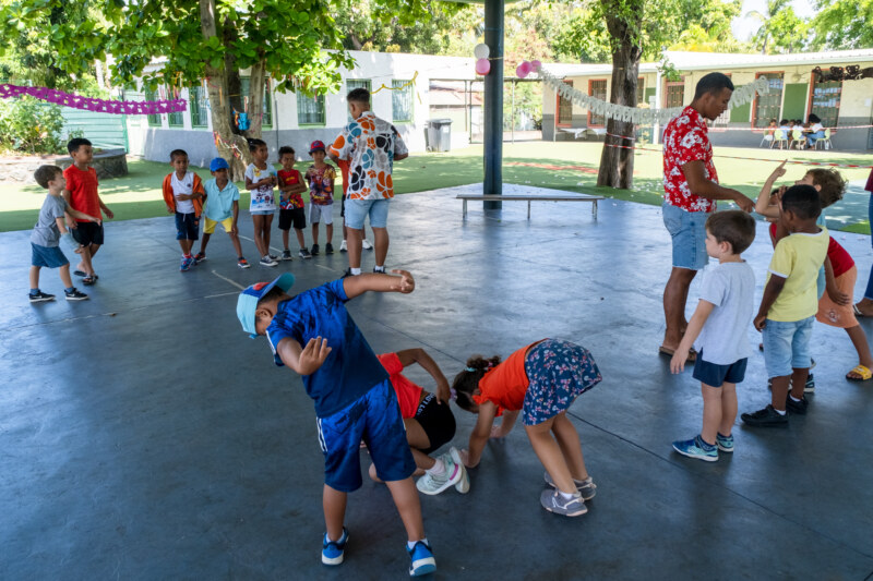 Les centres de loisirs animent le territoire Saint-Paulois. Plus de 21 structures d’Accueils de loisirs sans hébergement (ALSH) proposent aux marmay un panel d’activités diversifiées et du 2 au 19 janvier 2022 dans les Bassins de vie de Saint-Paul. Ambiance avec les photos prises à l'école maternelle de l'Étang.