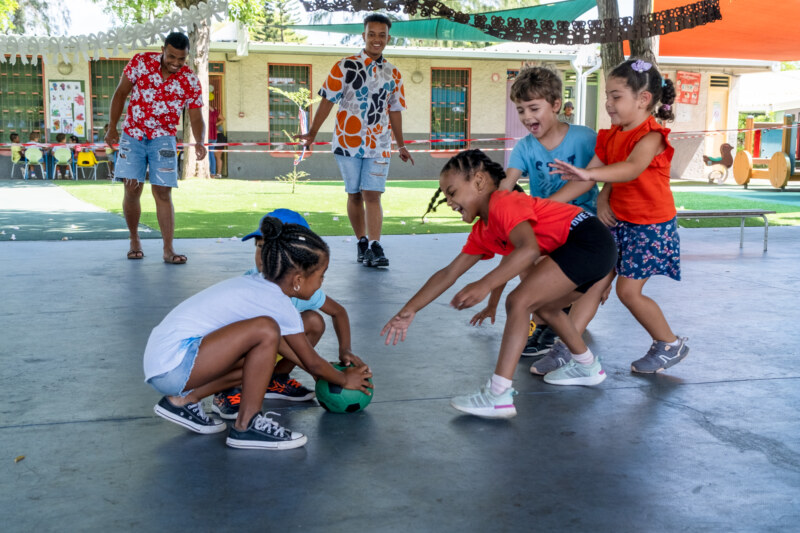 Les centres de loisirs animent le territoire Saint-Paulois. Plus de 21 structures d’Accueils de loisirs sans hébergement (ALSH) proposent aux marmay un panel d’activités diversifiées et du 2 au 19 janvier 2022 dans les Bassins de vie de Saint-Paul. Ambiance avec les photos prises à l'école maternelle de l'Étang.