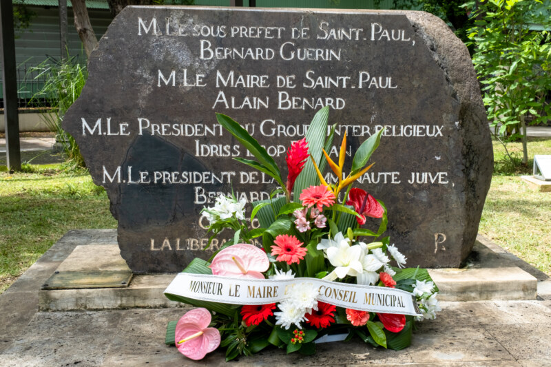 Saint-Paul commémore le 78e anniversaire de la libération du camp de concentration et d’extermination d’AUSCHWITZ-BIRKENAU au Jardin de la Liberté ce vendredi 27 janvier 2023.