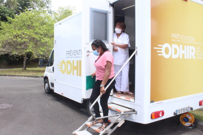 Karavan ODHIR AURAR : La Maison de Santé de la Saline accueillera un événement inédit le jeudi 19 janvier 2023, de 8 heures à 12 heures. Venez participer gratuitement aux actions de sensibilisation, de prévention et de dépistage des maladies chroniques (obésité, diabète, hypertension ou encore insuffisance rénale chronique…)