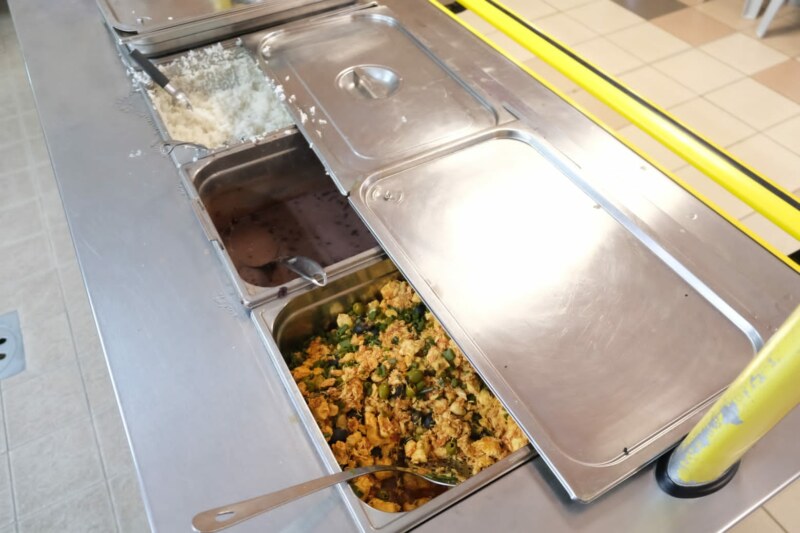 Rentrée de janvier 2023 : un repas à la cantine de l’école primaire Marcel-LAURET