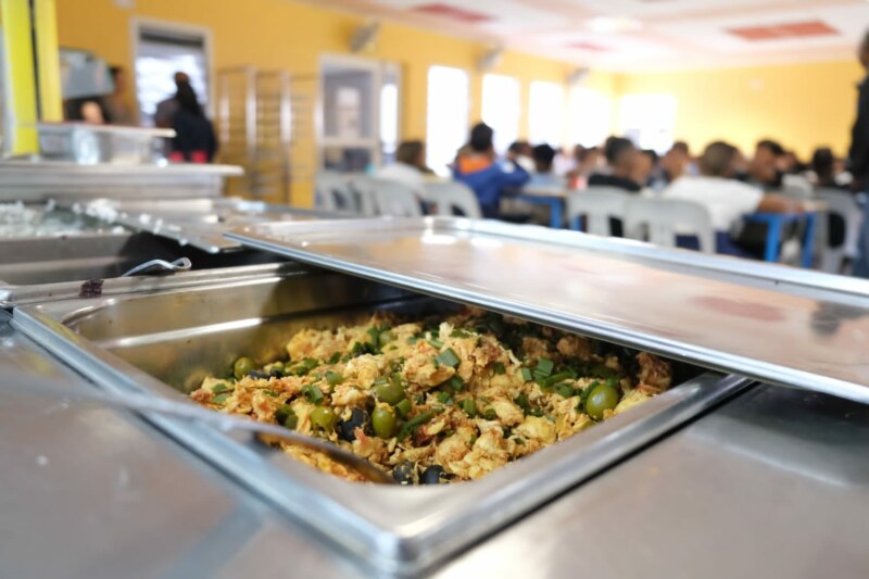 Rentrée de janvier 2023 : un repas à la cantine de l’école primaire Marcel-LAURET
