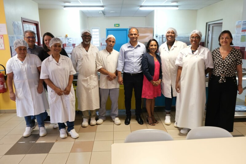 Rentrée de janvier 2023 : un repas à la cantine de l’école primaire Marcel-LAURET