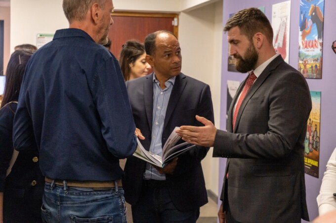 Le Maire de Saint-Paul, Emmanuel SÉRAPHIN, accueille le Député européen, le Bulgare, Andrey NOVAKOV, accompagné du Député européen, le Réunionnais, Younous OMARJEE, et du Député de la 7ème circonscription, Perceval GAILLARD, également Conseiller municipal de Saint-Paul, ce mardi 10 janvier 2023. Tous visitent la société de production et le studio d'animation français, GAO SHAN PICTURES.