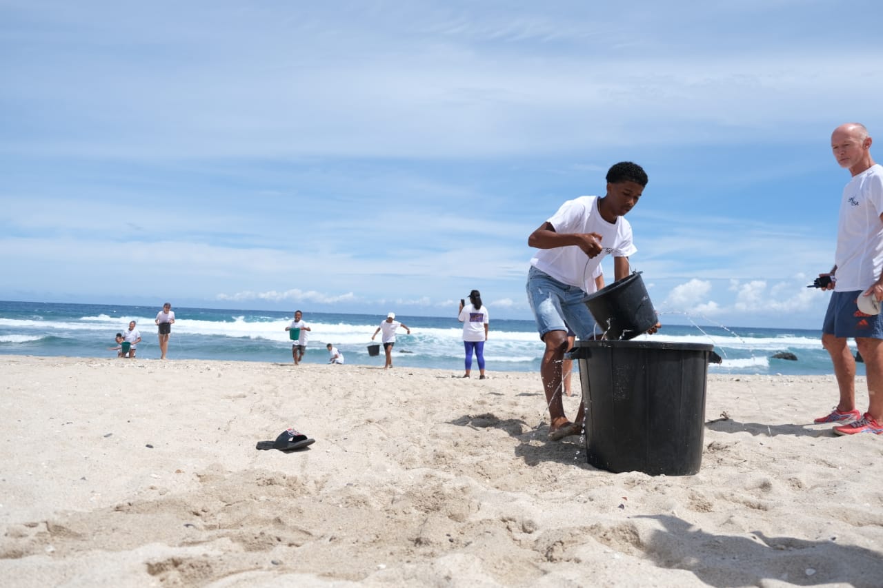 Parcours d’obstacle, sports de plage, structures gonflables… La belle plage du Cap Homard est le théâtre d’une méga beach party ce samedi 21 janvier 2023. Cet événement festif accueille des ados pour terminer les vacances en beauté.