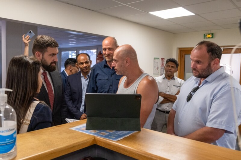 Le Maire de Saint-Paul, Emmanuel SÉRAPHIN, accueille le Député européen, le Bulgare, Andrey NOVAKOV, accompagné du Député européen, le Réunionnais, Younous OMARJEE, et du Député de la 7ème circonscription, Perceval GAILLARD, également Conseiller municipal de Saint-Paul, ce mardi 10 janvier 2023. Tous visitent la société de production et le studio d'animation français, GAO SHAN PICTURES.