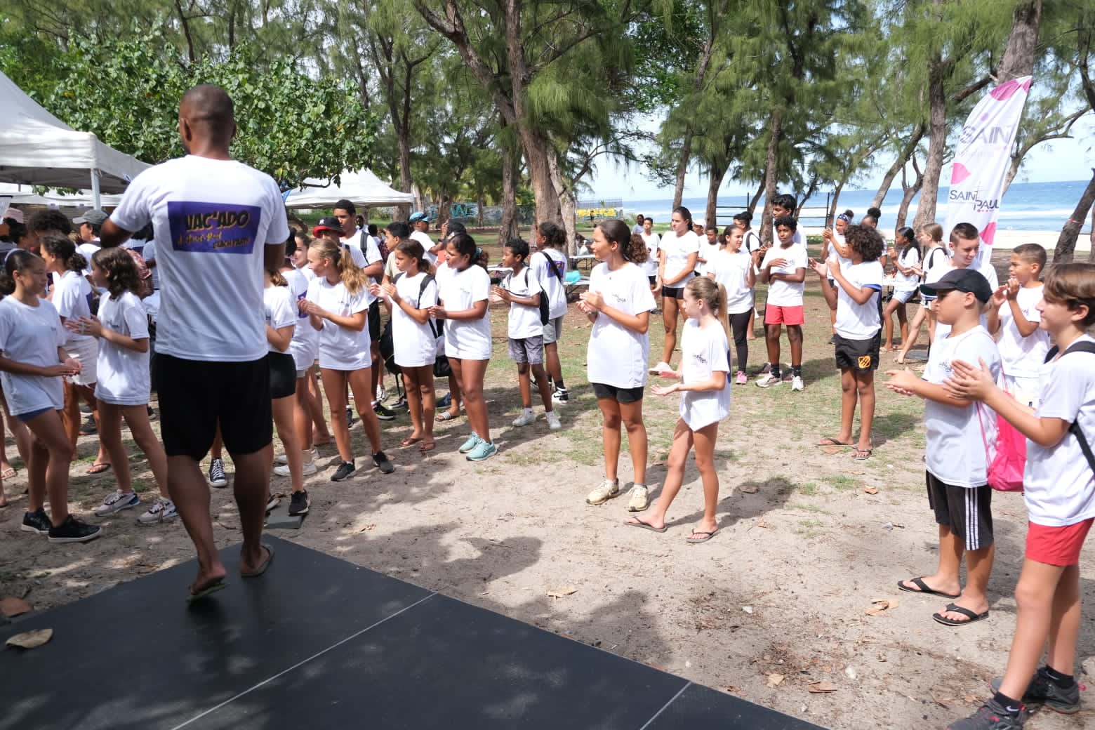 Parcours d’obstacle, sports de plage, structures gonflables… La belle plage du Cap Homard est le théâtre d’une méga beach party ce samedi 21 janvier 2023. Cet événement festif accueille des ados pour terminer les vacances en beauté.