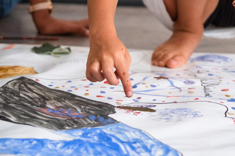 Vacances culturelles : découvrez les photos prises à la Maison SERVEAUX pendant l'atelier arts plastiques réservé aux enfants de la tranche d'âge 6-10 ans.