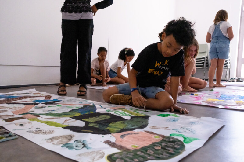 Vacances culturelles : découvrez les photos prises à la Maison SERVEAUX pendant l'atelier arts plastiques réservé aux enfants de la tranche d'âge 6-10 ans.