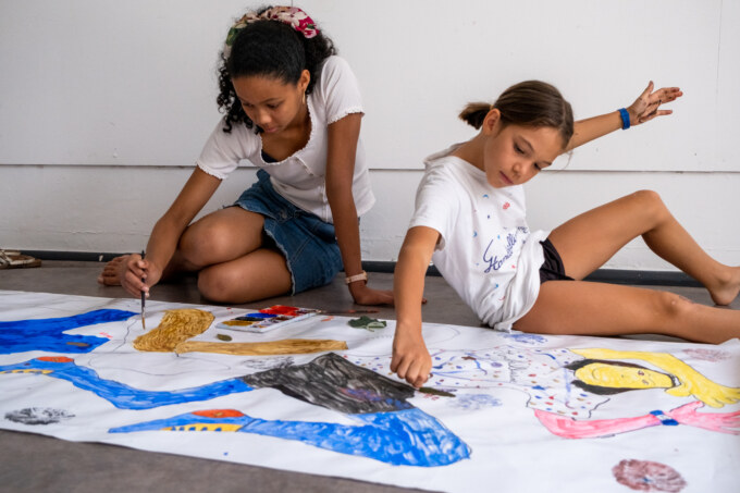 Vacances culturelles : découvrez les photos prises à la Maison SERVEAUX pendant l'atelier arts plastiques réservé aux enfants de la tranche d'âge 6-10 ans.