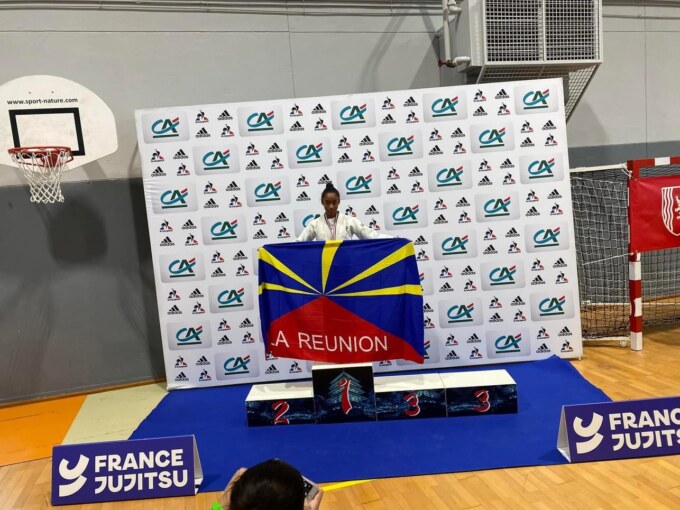 Saint-Paul, Ville active et sportive, compte une nouvelle championne de plus ! La Saint-Pauloise, Célia CENDIER, décroche la médaille d'or au Championnat de France de Jujitsu Ne Waza (dans la catégorie cadette des moins de 44 kilos) organisé le samedi 18 février 2023 à Chatellerault.