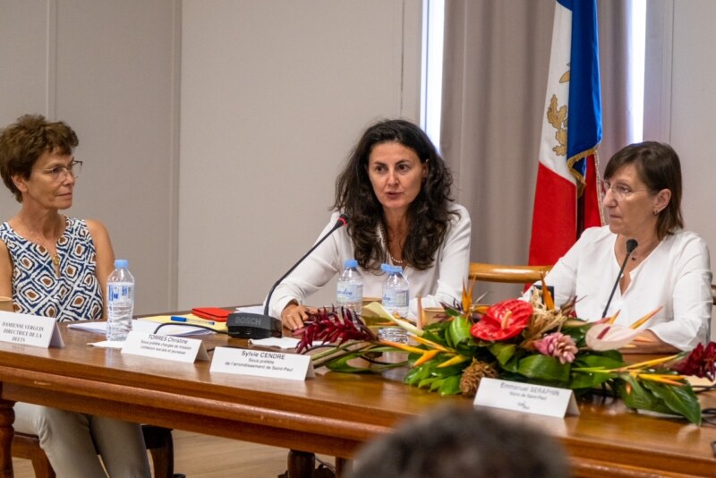 Les partenaires signataires du Contrat de Ville de Saint-Paul participent à une revue de projets de ce dispositif stratégique organisée ce mardi 7 février 2023 dans la salle du Conseil Municipal.