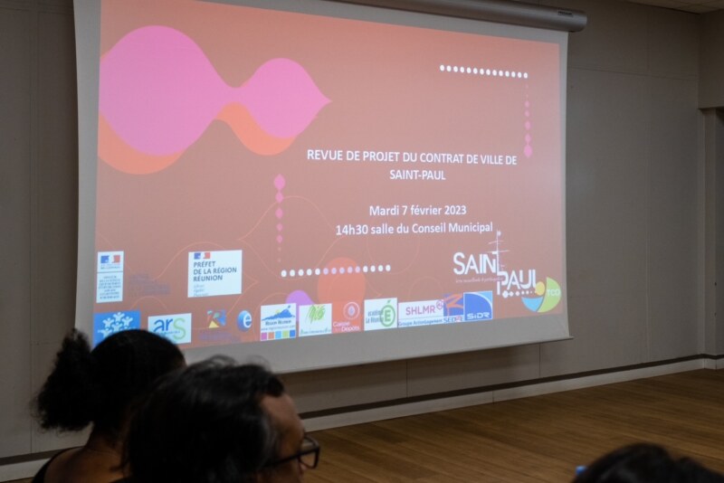 Les partenaires signataires du Contrat de Ville de Saint-Paul participent à une revue de projets de ce dispositif stratégique organisée ce mardi 7 février 2023 dans la salle du Conseil Municipal.