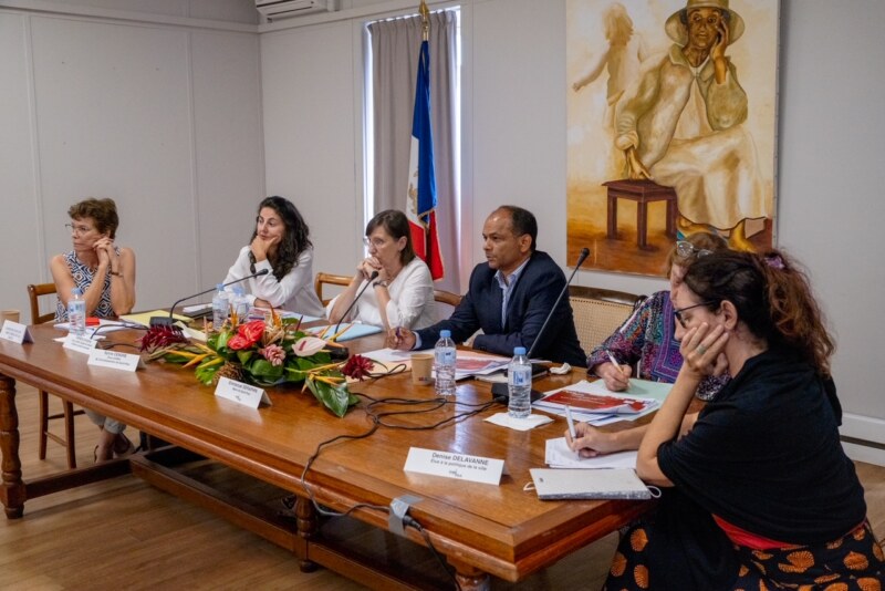 Les partenaires signataires du Contrat de Ville de Saint-Paul participent à une revue de projets de ce dispositif stratégique organisée ce mardi 7 février 2023 dans la salle du Conseil Municipal.