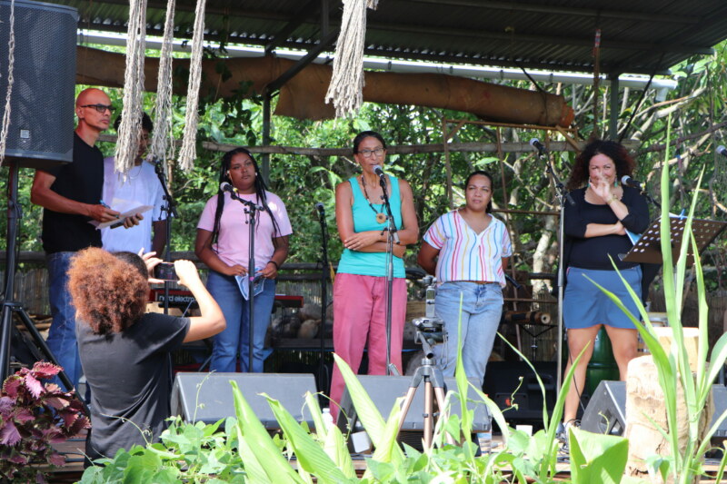 La restitution des ateliers Culture et Hôpital intitulés « Kabar avec Zanmari BARÉ » se déroule ce jeudi 23 mars 2023 à KAZKABAR, lieu emblématique de la culture créole situé dans le quartier saint-paulois de Bois Rouge.