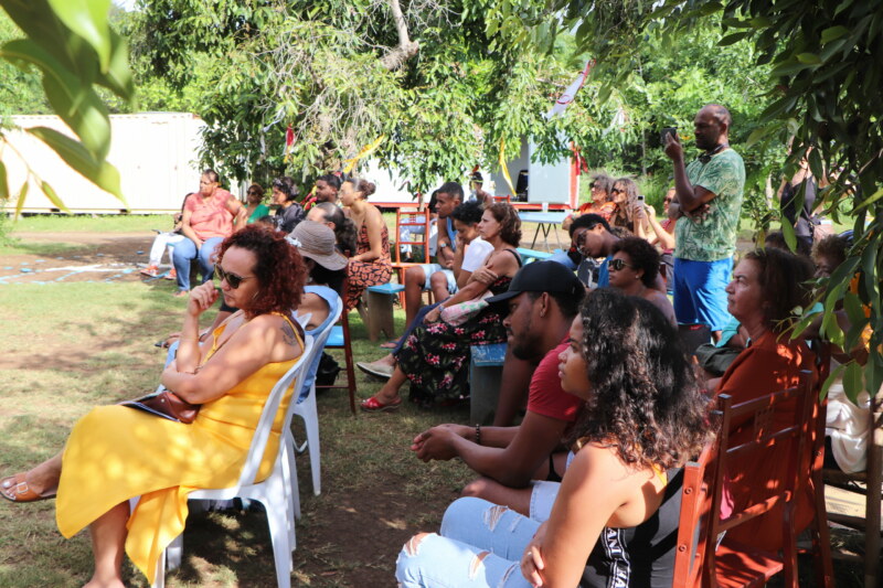 La restitution des ateliers Culture et Hôpital intitulés « Kabar avec Zanmari BARÉ » se déroule ce jeudi 23 mars 2023 à KAZKABAR, lieu emblématique de la culture créole situé dans le quartier saint-paulois de Bois Rouge.