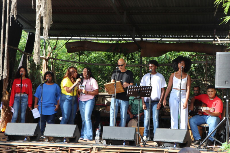 La restitution des ateliers Culture et Hôpital intitulés « Kabar avec Zanmari BARÉ » se déroule ce jeudi 23 mars 2023 à KAZKABAR, lieu emblématique de la culture créole situé dans le quartier saint-paulois de Bois Rouge.