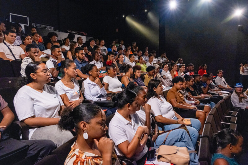 Une nouvelle édition de la Journée de l’Emploi se tient au Centre Culturel d’Art et de Culture, CIMENDEF, ce mercredi 8 mars 2023. Cette manifestation, pilotée par le Pôle Emploi en lien étroit avec la Ville de Saint-Paul, la Mission intercommunale de l’Ouest et leurs partenaires rencontre un beau succès.