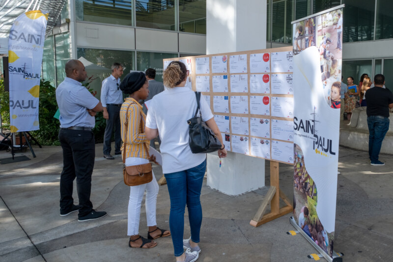 Une nouvelle édition de la Journée de l’Emploi se tient au Centre Culturel d’Art et de Culture, CIMENDEF, ce mercredi 8 mars 2023. Cette manifestation, pilotée par le Pôle Emploi en lien étroit avec la Ville de Saint-Paul, la Mission intercommunale de l’Ouest et leurs partenaires rencontre un beau succès.