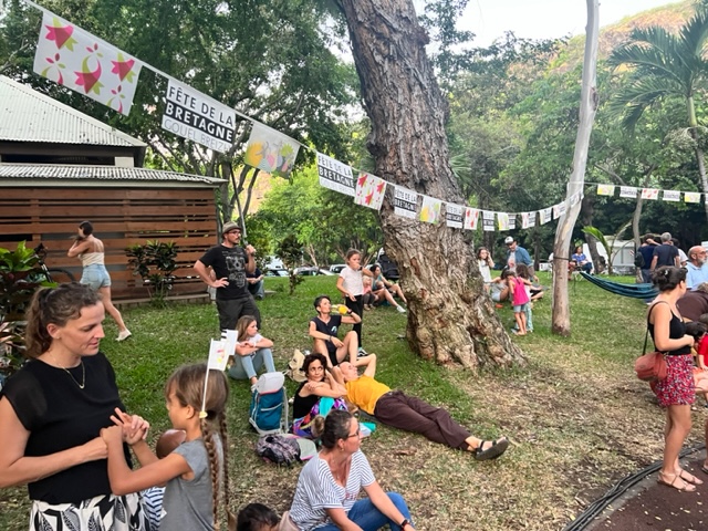 Saint-Paul, Ville d’Art et d’Histoire, a accueilli la Fête de la Bretagne à la Grotte du peuplement ce samedi 20 mai 2023 ! La commune, terre de festivals, a ainsi proposé, en partenariat avec l'Amicale Bretagne Réunion, une manifestation conviviale placée sous le signe du partage, de l’unité et du vivre ensemble.