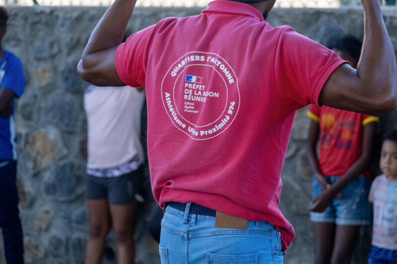 Direction le quartier de l’Éperon pour une dizaine de jeunes ce mardi 16 mai 2023. Toutes et tous participent à une opération d'athlétisme d’ultra-proximité au plus près de chez eux.