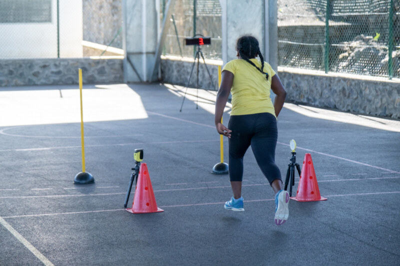Direction le quartier de l’Éperon pour une dizaine de jeunes ce mardi 16 mai 2023. Toutes et tous participent à une opération d'athlétisme d’ultra-proximité au plus près de chez eux.