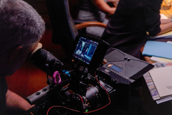 L’Hôtel de Ville de Saint-Paul accueille ce mardi 16 mai 2023 le tournage du premier long-métrage du réalisateur Réunionnais, Grégory LUCILLY. Intitulée Maman veut pu, cette œuvre a en partie été tournée dans différents spots de la commune : à Saint-Gilles-les-Bains mais aussi au stade SABIANI.