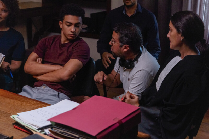 L’Hôtel de Ville de Saint-Paul accueille ce mardi 16 mai 2023 le tournage du premier long-métrage du réalisateur Réunionnais, Grégory LUCILLY. Intitulée Maman veut pu, cette œuvre a en partie été tournée dans différents spots de la commune : à Saint-Gilles-les-Bains mais aussi au stade SABIANI.