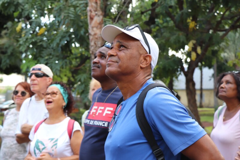 Un groupe de séniors est parti à la découverte du patrimoine de Saint-Paul, Ville d'Art et d'Histoire, ce mercredi 17 mai 2023. Ce stage intitulé Oxy Génération fait partie de l’opération Bouger Ô séniors. Ces zarboutan ont ainsi visité le centre-ville historique, en passant par la Place du Débarcadère et le jardin de l'Hôtel de Ville.