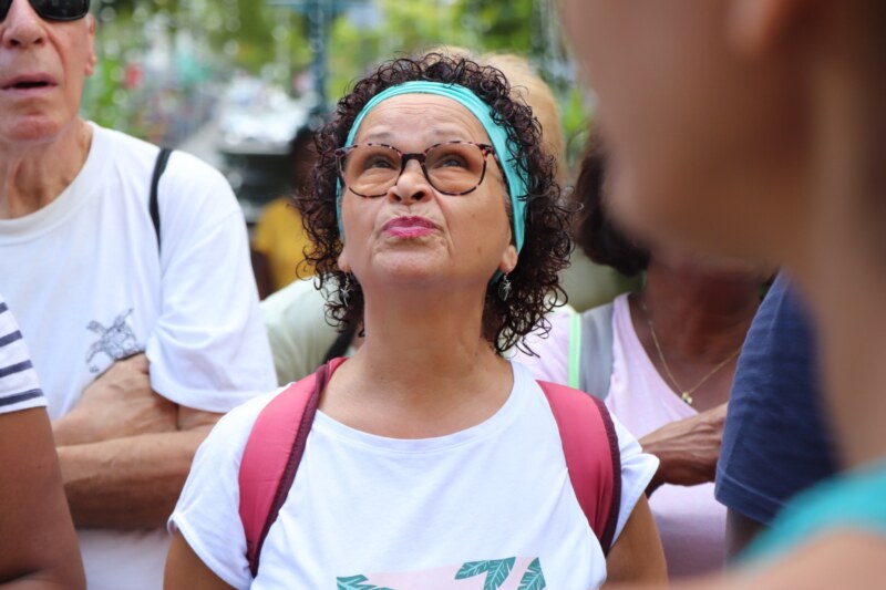 Un groupe de séniors est parti à la découverte du patrimoine de Saint-Paul, Ville d'Art et d'Histoire, ce mercredi 17 mai 2023. Ce stage intitulé Oxy Génération fait partie de l’opération Bouger Ô séniors. Ces zarboutan ont ainsi visité le centre-ville historique, en passant par la Place du Débarcadère et le jardin de l'Hôtel de Ville.