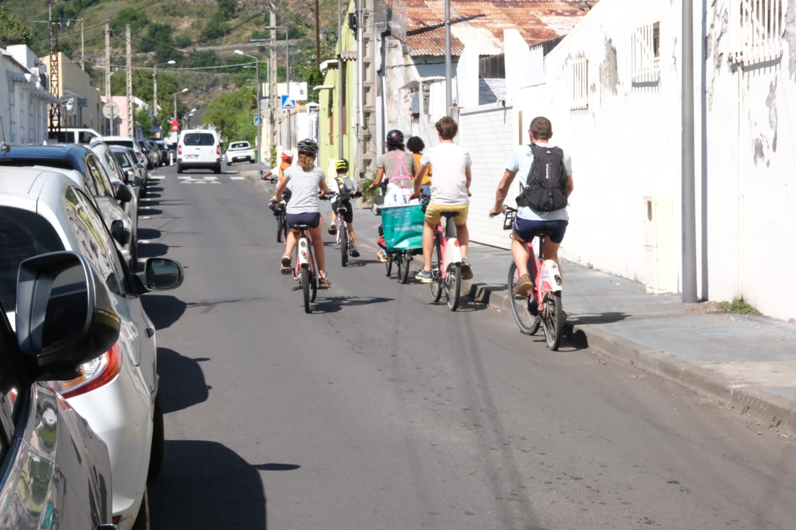 Saint-Paul accueille une étape du tour de l’île à vélo réalisé par Mélodie MARTINEAU, et ses deux fils de 8 et 10 ans, pour sensibiliser à l’autisme.