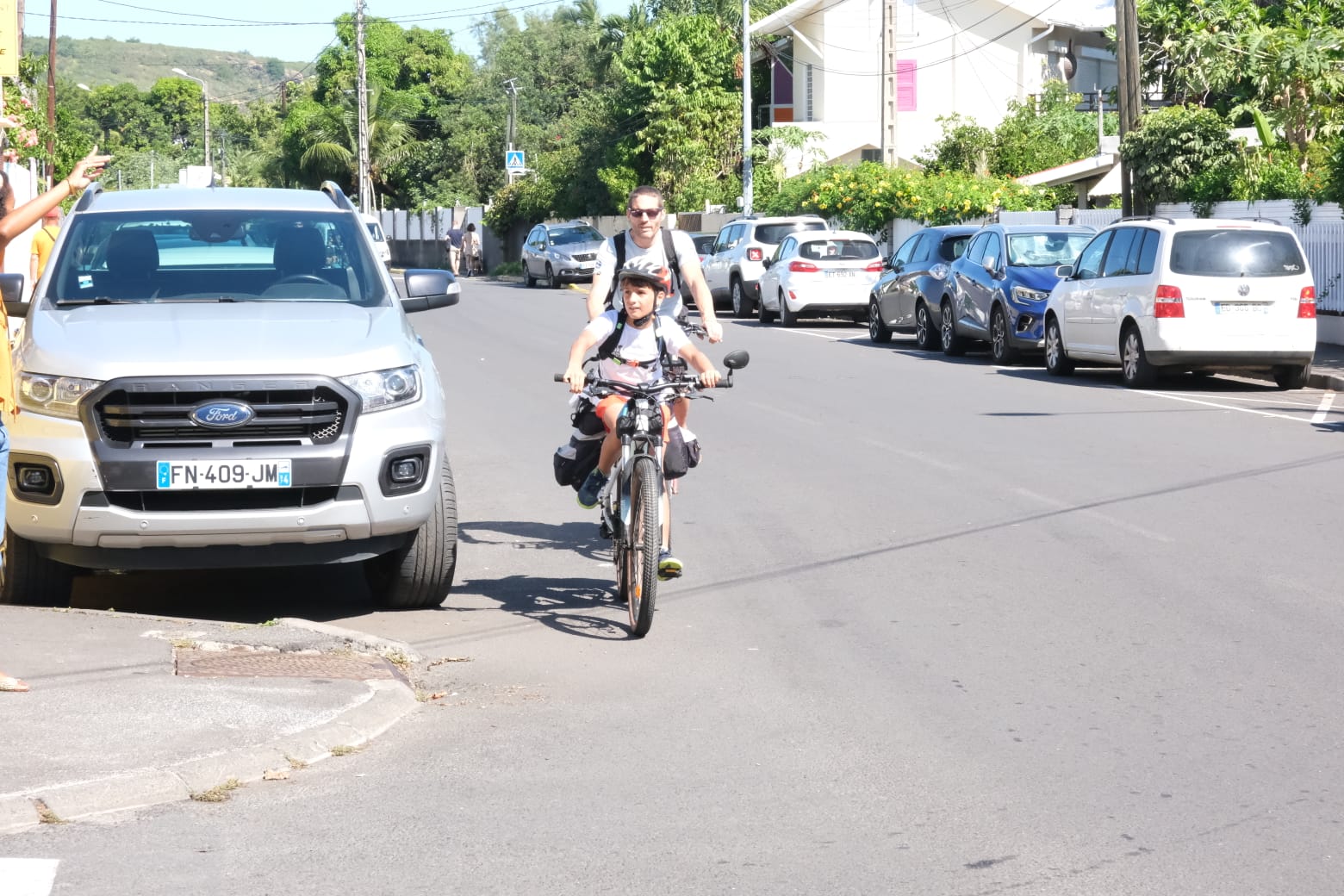 Saint-Paul accueille une étape du tour de l’île à vélo réalisé par Mélodie MARTINEAU, et ses deux fils de 8 et 10 ans, pour sensibiliser à l’autisme.