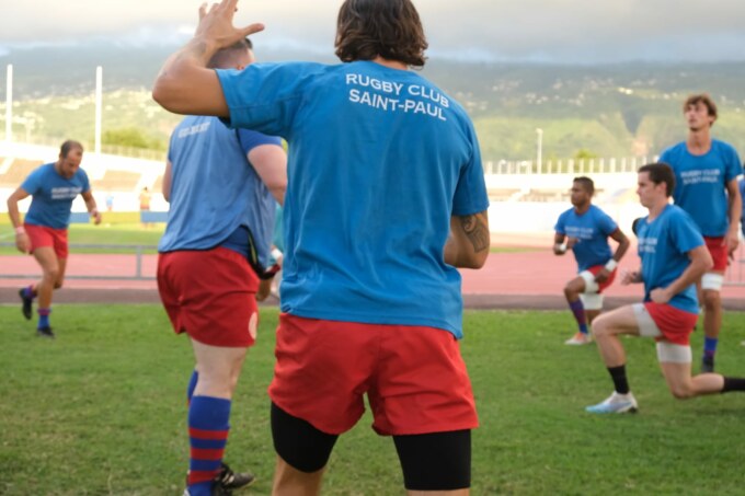 Allez Saint-Paul ! Vivez avec nous la finale masculine du championnat de La Réunion de rugby. Le Rugby Club Saint Paul Reunion affronte sur ses terres, au stade Paul Julius-BENARD, le club de l’Étang-Salé ce dimanche 21 mai 2023. Objectif : la victoire !