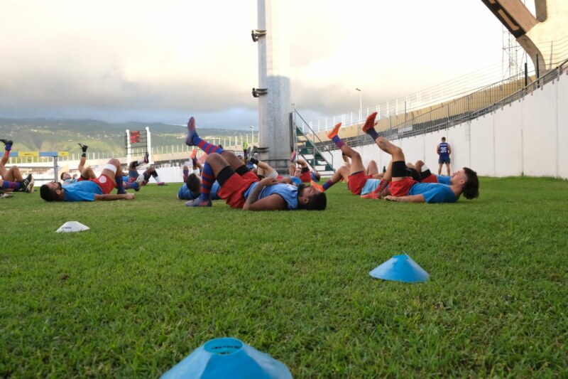 Allez Saint-Paul ! Vivez avec nous la finale masculine du championnat de La Réunion de rugby. Le Rugby Club Saint Paul Reunion affronte sur ses terres, au stade Paul Julius-BENARD, le club de l’Étang-Salé ce dimanche 21 mai 2023. Objectif : la victoire !
